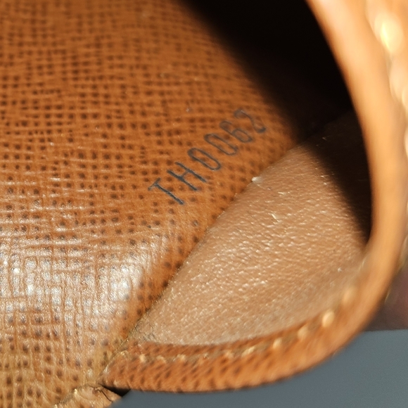 Louis Vuitton Monogram 4 Key Case Holder - Picture 8 of 10